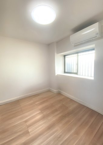【洋室】 | ネオス山鹿中央通 | ※お引渡し後のイメージ※（売主様居住中のため実際は家具等が配置されています）
