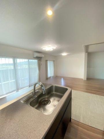 【居間・リビング】 | ネオス山鹿中央通　 | ※お引渡し後のイメージ※（売主様居住中のため実際は家具等が配置されています）