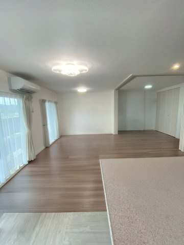 【居間・リビング】 | ネオス山鹿中央通 | ※お引渡し後のイメージ※（売主様居住中のため実際は家具等が配置されています）