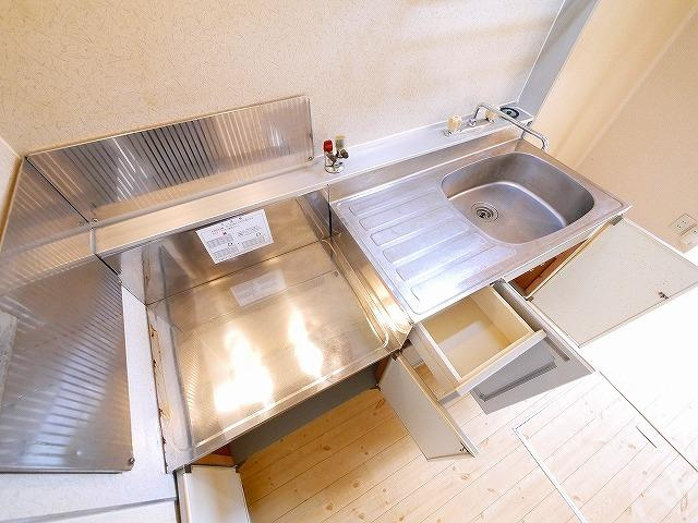 メゾン・ド・グランデュールのキッチン|コンパクトなキッチンで掃除もラクラク