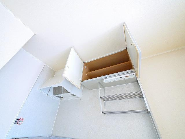 メゾン・ド・グランデュールのキッチン|キッチン上収納です