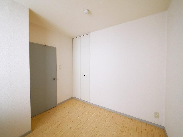 メゾン・ド・グランデュールの洋室|落ち着いた色調の洋室です