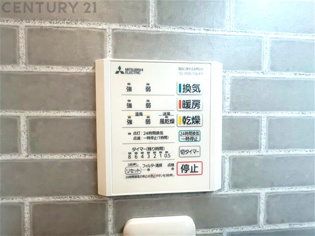 暖房機能があるため、冬場でも温かい浴室で入浴でき、乾燥機能があるため、水気を素早く取り除けます。また、換気機能があるため、湿気を素早く排出してカビや雑菌の発生を防ぐことができます。