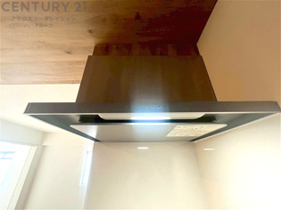 パワフルな吸引力で調理中の臭気等をしっかり処理してくれ、室内を快適に保ってくれます。
