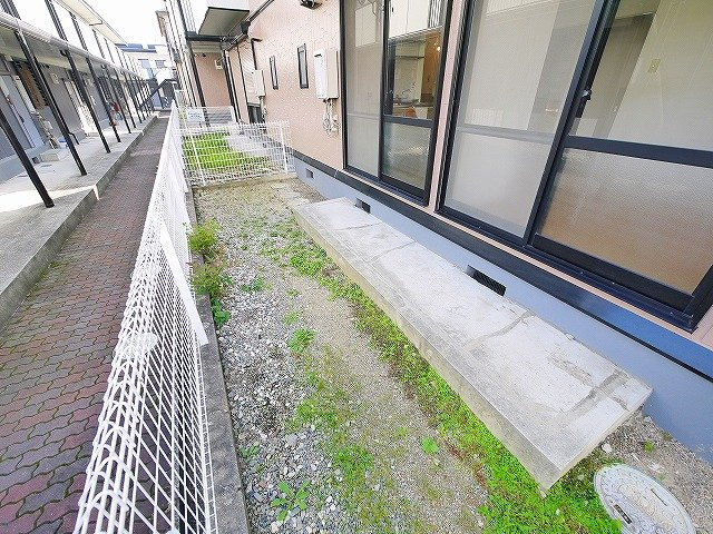 メゾン・ド・アネックスの庭|たまにはお庭で休日を過ごしてみるのもよいかもしれません