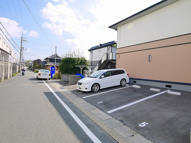 メゾン・ド・アネックスの駐車場|駐車スペースもあります