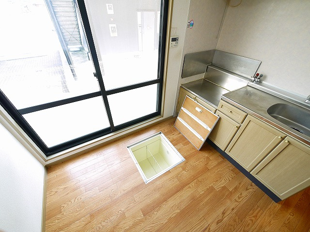 メゾン・ド・アネックスのキッチン|床下収納