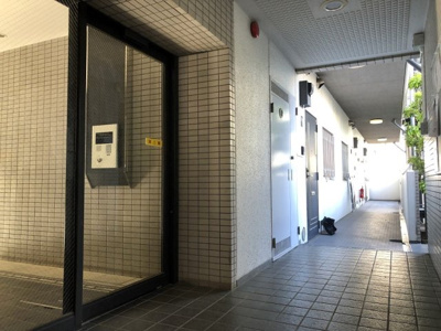 【エントランス】 | チェスターハウス川口