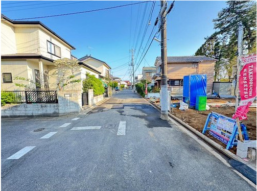柏市西原1期　新築戸建　1号棟の前面道路含む現地写真