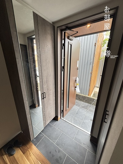 久留米市日ノ出町の新築一戸建の玄関