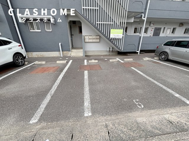 マンション浅井　　刈谷市近郊の賃貸はクラスホームの駐車場