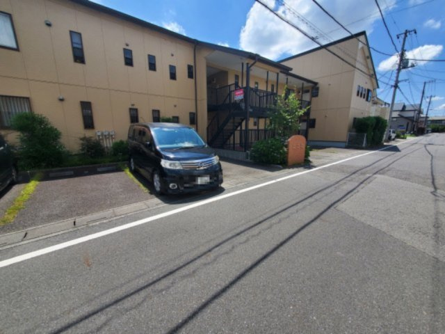 ラシュレ岩槻の駐車場