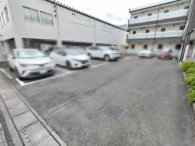 リブリ・メゾンド・ベルの駐車場