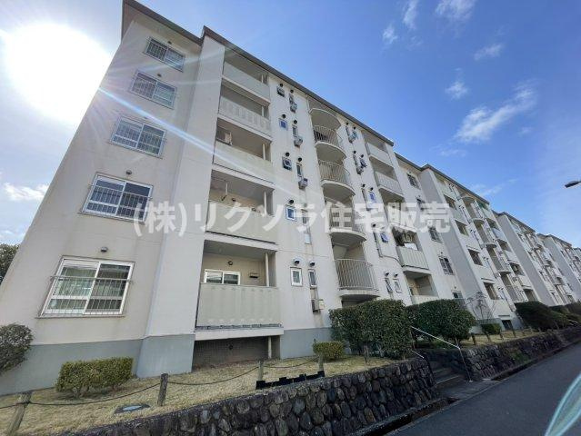 藤阪ハイツD6棟の外観|新しい生活にいかがでしょうか？外観はお住まいの顔になります。こだわりたいポイントですね。水回りリフォームやリノベーションも承ってます。
■現地見学・資金計画相談・住宅ローン相談もお問合せ受付中■