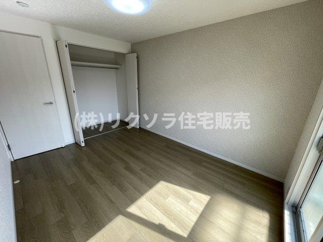 藤阪ハイツD6棟の子供部屋|洋室6.0帖
■物件内覧・資金計画相談・住宅ローン相談、リフォーム相談、お問合せ受付中■
※当日・翌日のご内覧、ご相談はお電話でのお問合せがスムーズです！