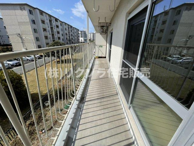 藤阪ハイツD6棟のバルコニー|■物件内覧・資金計画相談・住宅ローン相談、リフォーム相談、お問合せ受付中■
※当日・翌日のご内覧、ご相談はお電話でのお問合せがスムーズです！