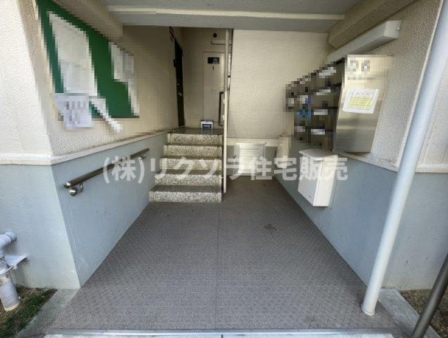 藤阪ハイツD6棟のエントランス|内部
■物件内覧・資金計画相談・住宅ローン相談、リフォーム相談、お問合せ受付中■
※当日・翌日のご内覧、ご相談はお電話でのお問合せがスムーズです！