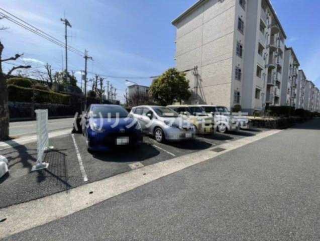 藤阪ハイツD6棟の駐車場|■物件内覧・資金計画相談・住宅ローン相談、リフォーム相談、お問合せ受付中■
※当日・翌日のご内覧、ご相談はお電話でのお問合せがスムーズです！