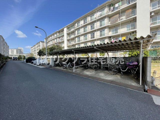 藤阪ハイツD6棟の駐輪場|■物件内覧・資金計画相談・住宅ローン相談、リフォーム相談、お問合せ受付中■
※当日・翌日のご内覧、ご相談はお電話でのお問合せがスムーズです！