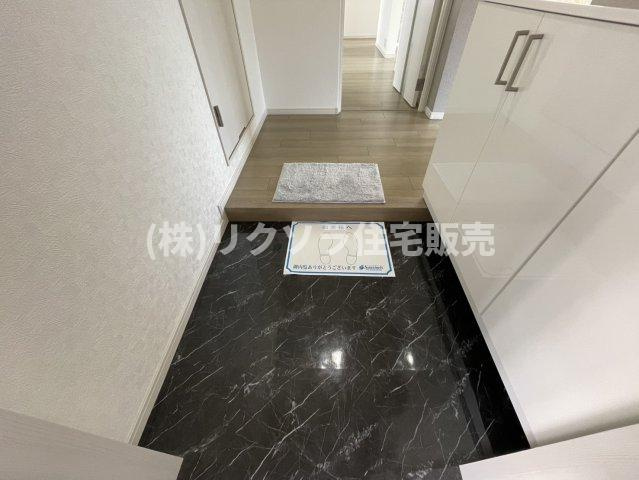 藤阪ハイツD6棟の内装|玄関内部
■物件内覧・資金計画相談・住宅ローン相談、リフォーム相談、お問合せ受付中■
※当日・翌日のご内覧、ご相談はお電話でのお問合せがスムーズです！