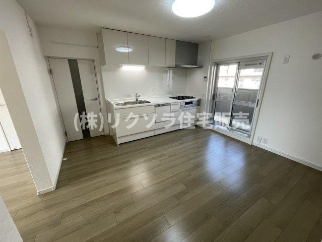 藤阪ハイツD6棟の居間・リビング|LDK16帖
■物件内覧・資金計画相談・住宅ローン相談、リフォーム相談、お問合せ受付中■
※当日・翌日のご内覧、ご相談はお電話でのお問合せがスムーズです！