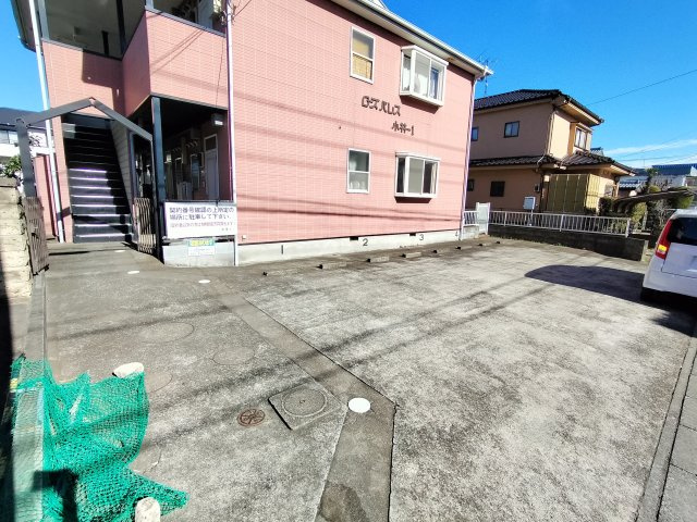 ローズパレス小林Ⅰの駐車場