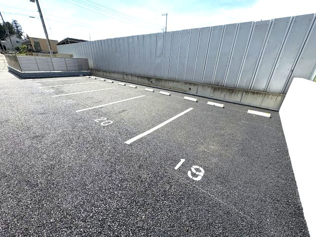 スターズスクエア浦和美園の駐車場|駐車スペースもあります