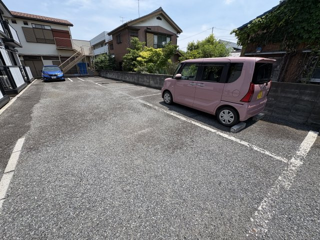 ラークハイツB棟の駐車場|駐車場です
