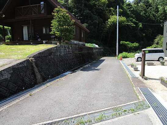 【前面道路含む現地写真】