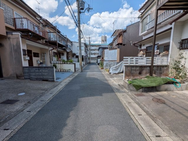 太秦一町芝町のその他|前道幅員約４ｍとなっております。