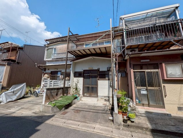 太秦一町芝町の前面道路含む現地写真