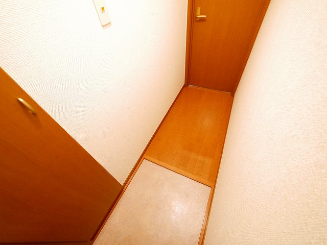 グレイス学園前の玄関|ゆったりとした玄関です