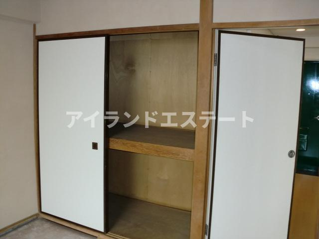 ニューコーポ中島　バイク相談　南面2室　角部屋の収納