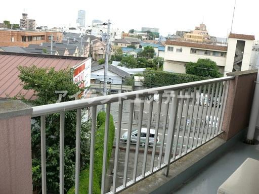 ニューコーポ中島　バイク相談　南面2室　角部屋のバルコニー