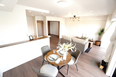 【居間・リビング】 | 【上質リノベ】コスモ三滝本町 | 室内（2025年7月26日10：00頃）撮影