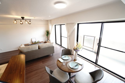 【居間・リビング】 | 【上質リノベ】コスモ三滝本町 | 室内（2025年7月26日10：00頃）撮影