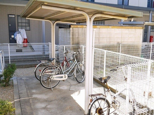 メゾン・ド・アネックスの駐車場|車をお持ちの方に嬉しい駐車場付きの物件です