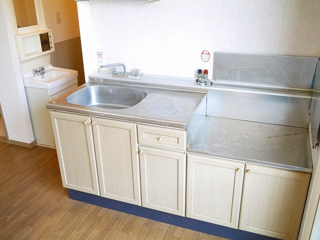 メゾン・ド・アネックスのキッチン|コンパクトなキッチンで掃除もラクラク