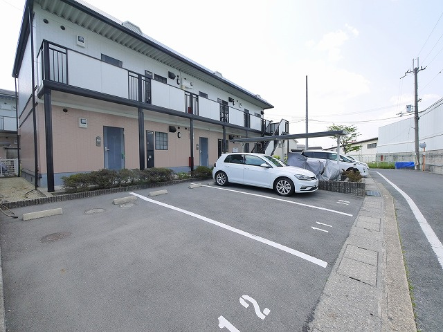 メゾン・ド・アンビアンスの駐車場|駐車スペースもあります