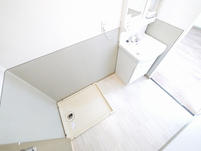 メゾン・ド・アンビアンスの洗面所|広い洗面スペース