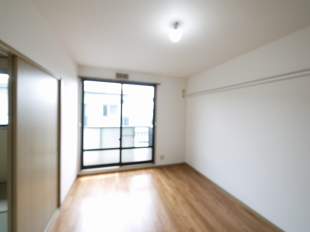 メゾン・ド・アンビアンスの居間・リビング|ゆったりとした居間です