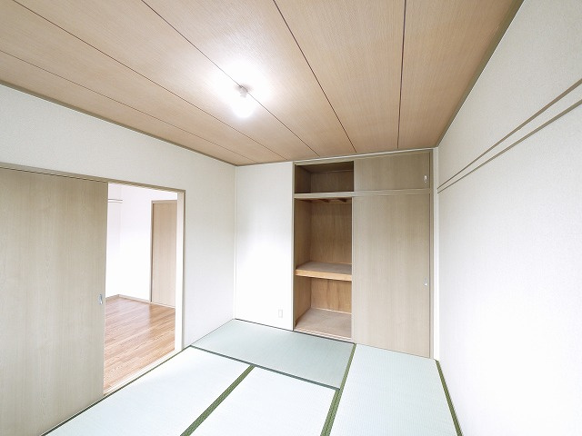 メゾン・ド・アンビアンスの寝室|広くて明るい寝室