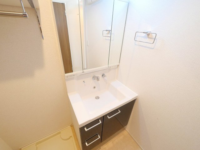 ヒカルサ奈良大森西サウスの洗面所|忙しい朝には欠かせない洗面所です