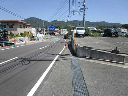 安佐南区伴中央４丁目の前面道路含む現地写真