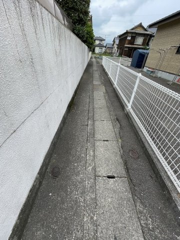 港町　売土地の前面道路含む現地写真