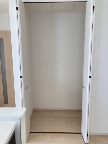 リーブルガーデンＳ第12 富岡七日市　１号棟の収納|1階パントリーが標準装備です