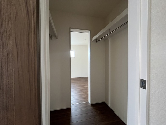 リーブルガーデンＳ第12 富岡七日市　１号棟の収納|1階中心にウオークインクローゼットがあります♪