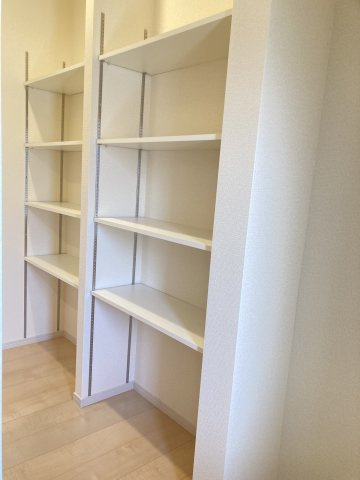 リーブルガーデンＳ第12 富岡七日市　１号棟の収納|大容量シューズインクロークです！棚付きで使い勝手が良いです。