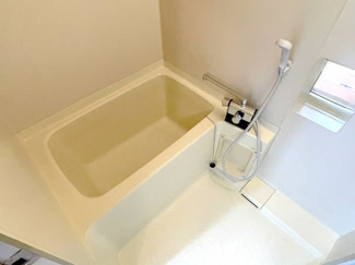 【浴室】 | イプシロンＣ棟　415 | 浴室水栓下に小さな収納有り♪