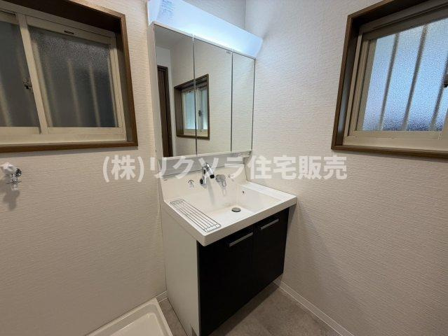 四宮5丁目　中古一戸建ての独立洗面台|■物件内覧・資金計画相談・住宅ローン相談、リフォーム相談、お問合せ受付中■
※当日・翌日のご内覧、ご相談はお電話でのお問合せがスムーズです！